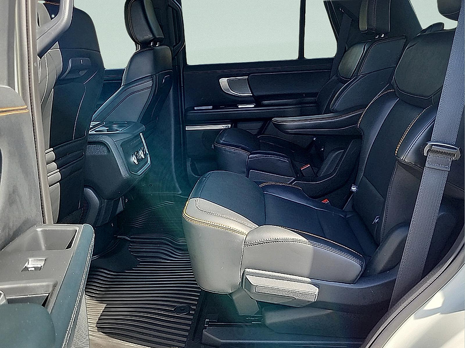 Used 2025 Ford Expedition Tremor AWD/4WD image 12