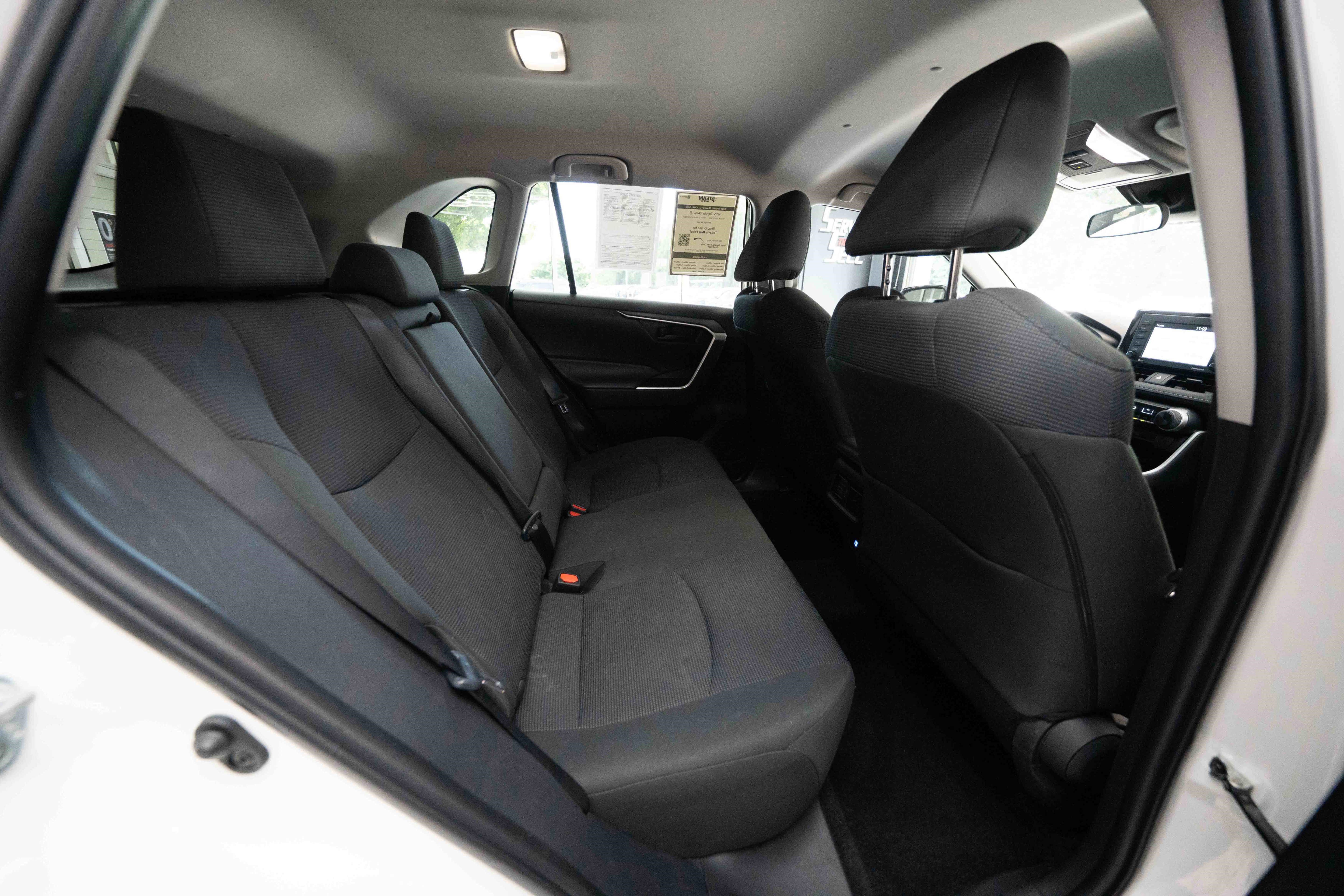 Used 2022 Toyota RAV4 LE FWD image 25