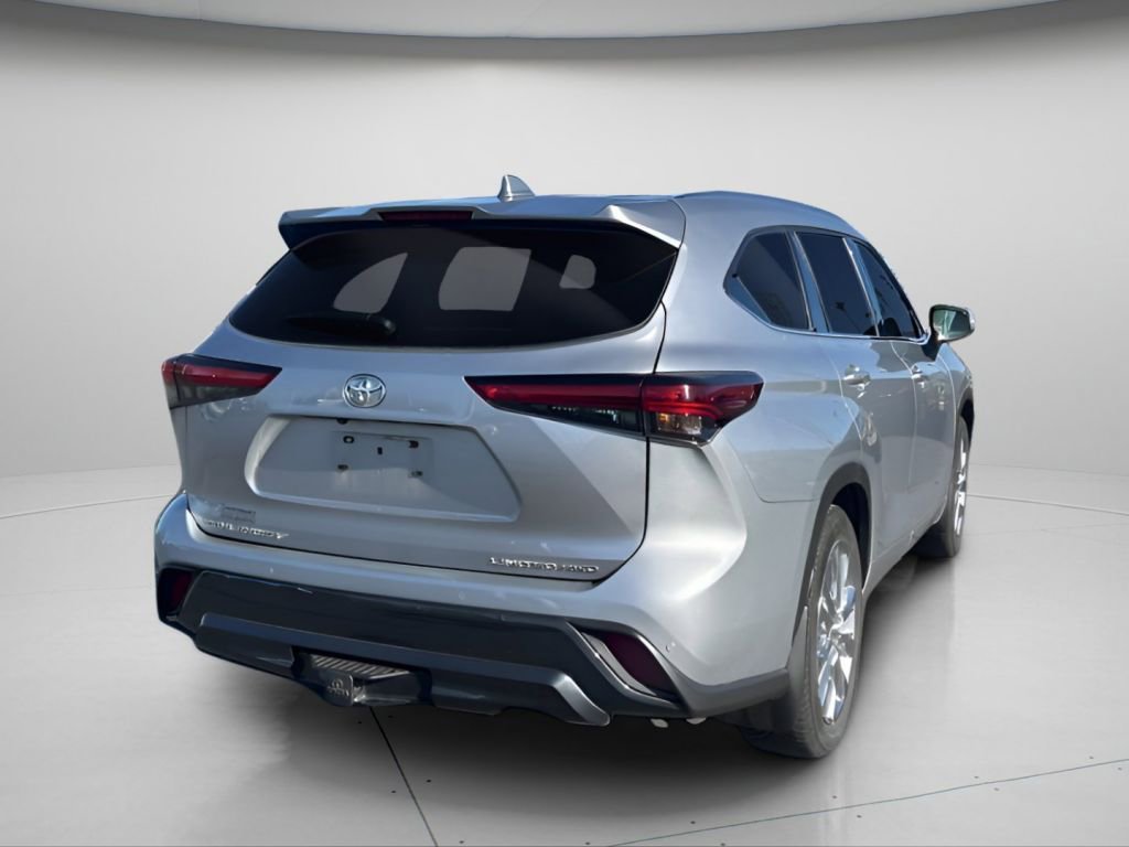 Used 2023 Toyota Highlander Limited image 4