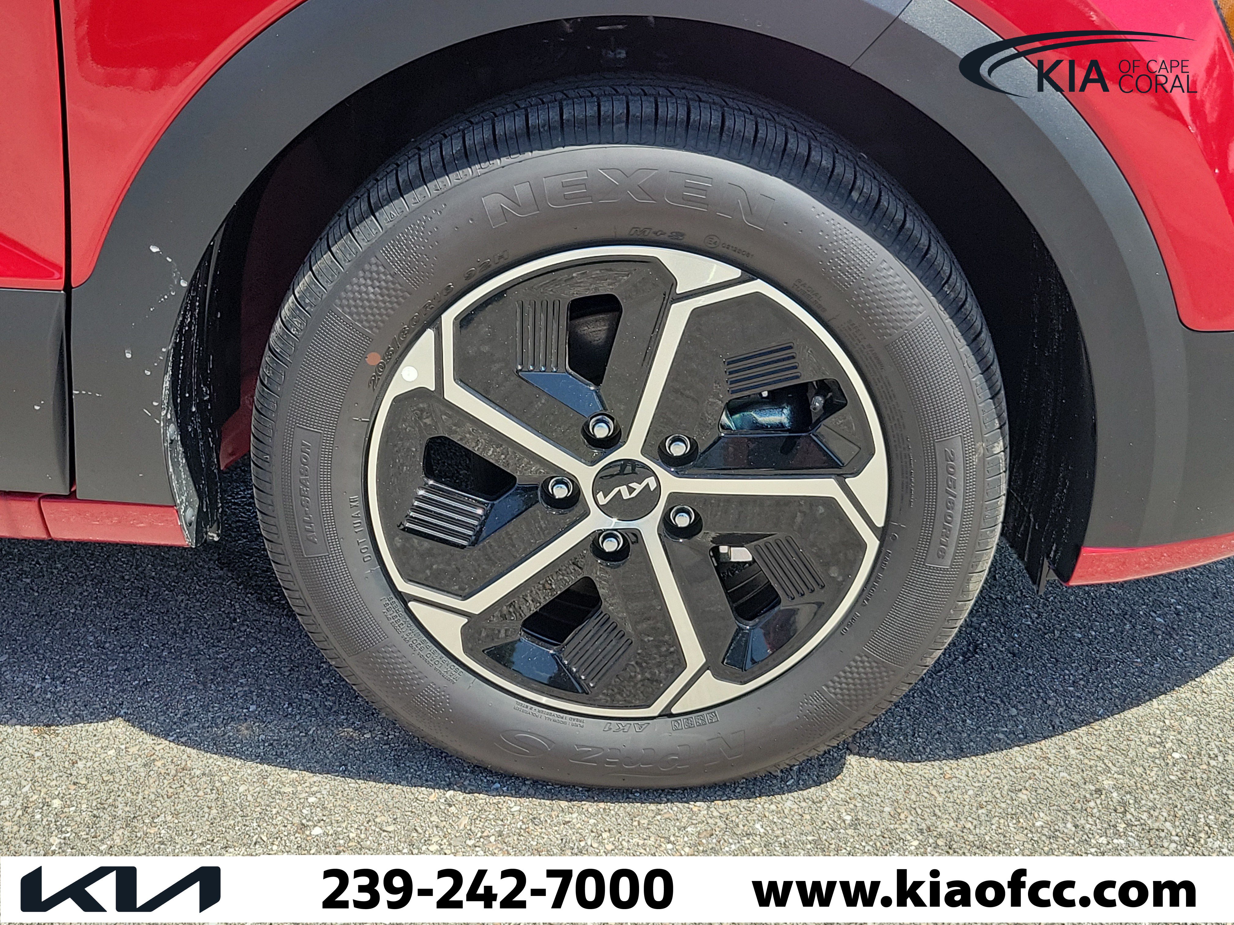 New 2026 Kia Niro EX FWD image 7