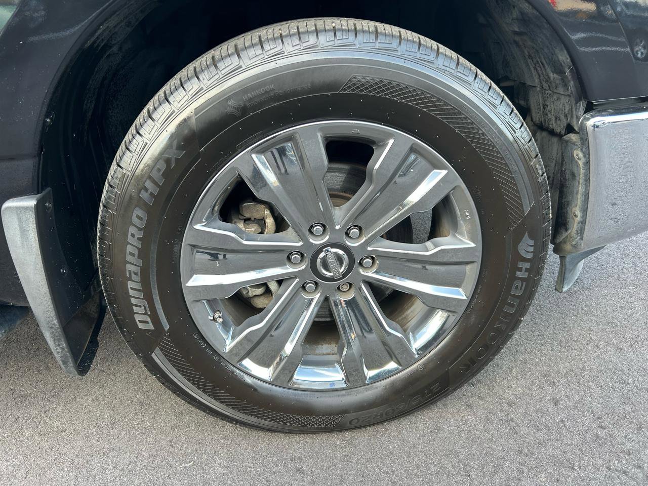 Used 2018 Nissan Titan SV w/ SV Convenience Package RWD image 12