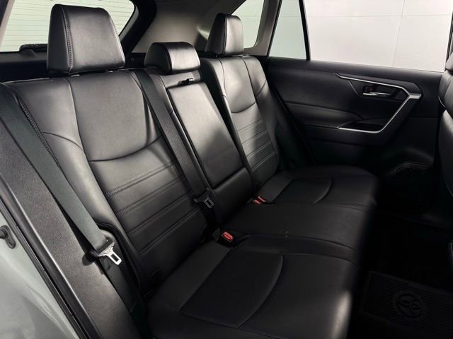 Used 2022 Toyota RAV4 XLE Premium image 16