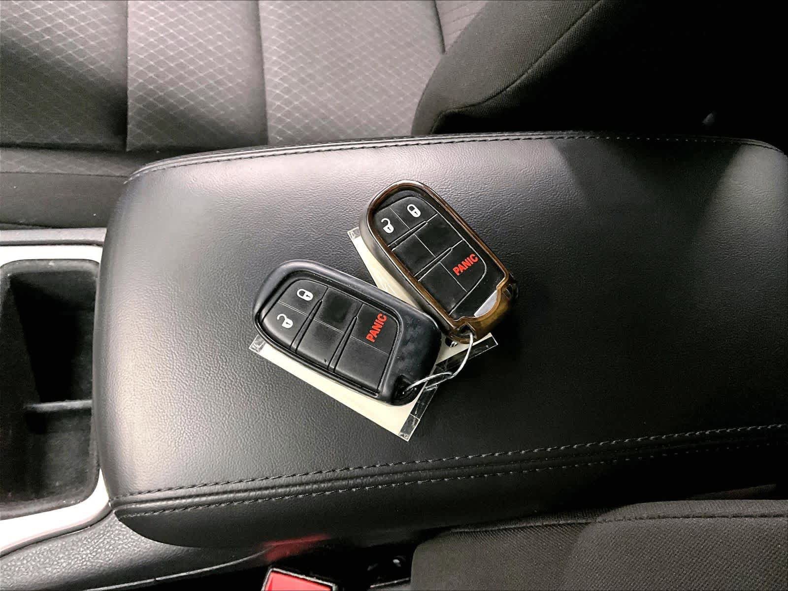 Used 2021 Jeep Grand Cherokee Laredo AWD/4WD image 13