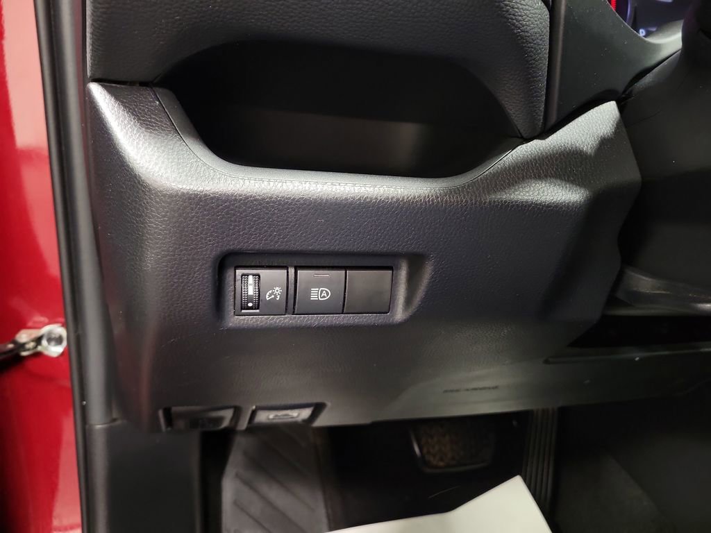 Used 2021 Toyota RAV4 LE image 21