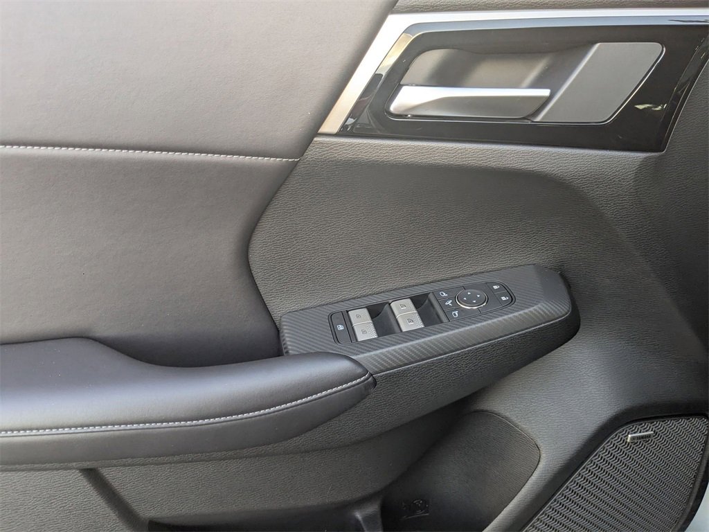 Used 2025 Mitsubishi Outlander SE image 14