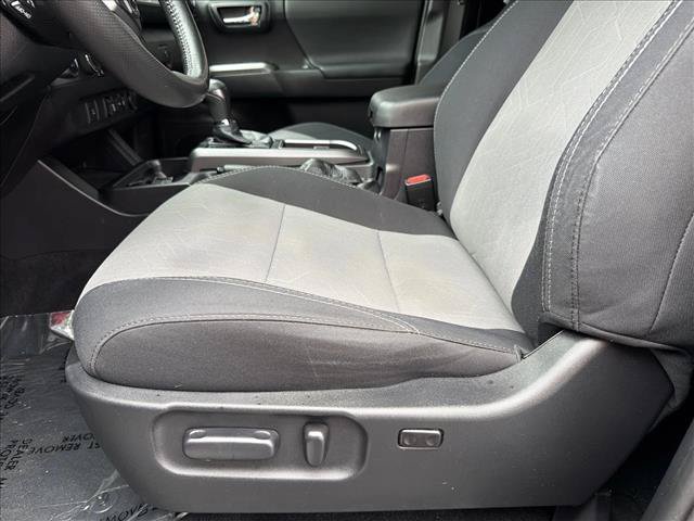 Used 2020 Toyota Tacoma TRD Off-Road AWD/4WD image 13