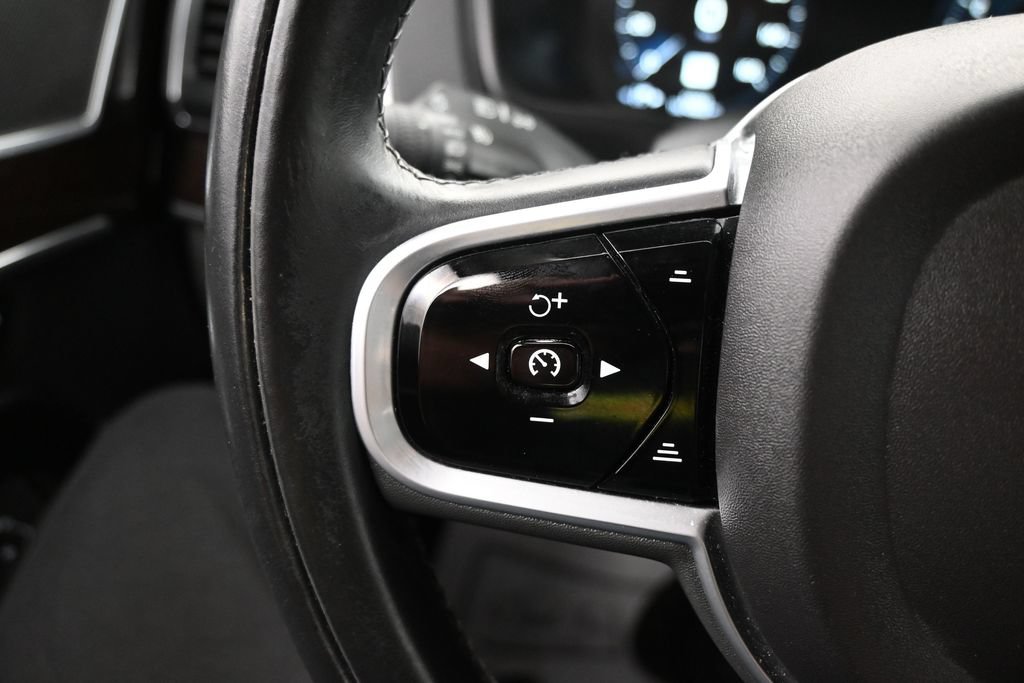 Used 2019 Volvo XC90 T6 Momentum AWD/4WD image 17