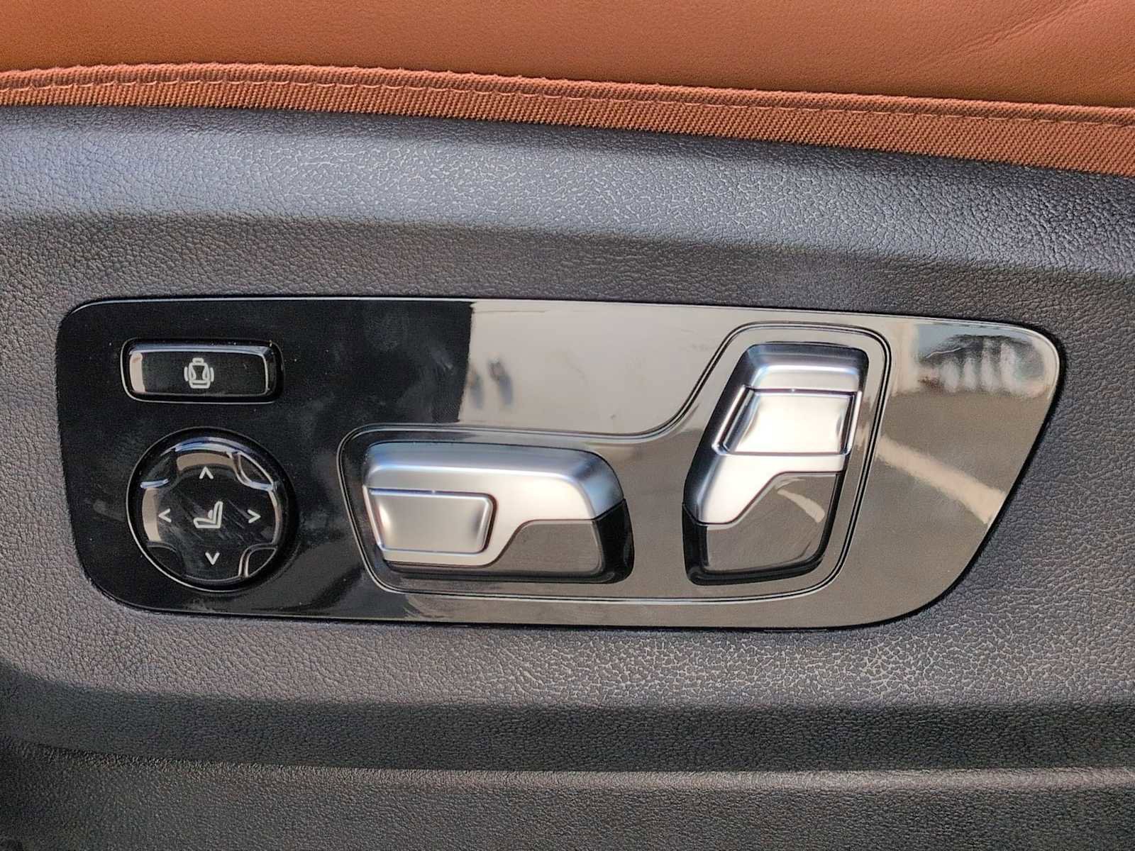 New 2026 BMW X5 M60i w/ Climate Comfort Package image 18