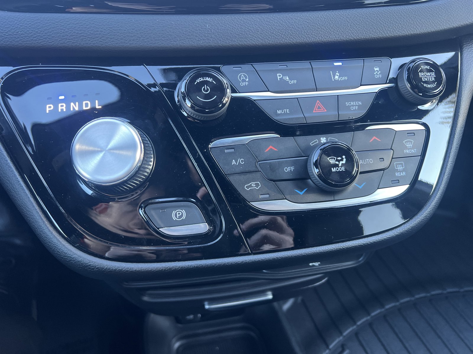 Certified 2026 Chrysler Pacifica Select image 14