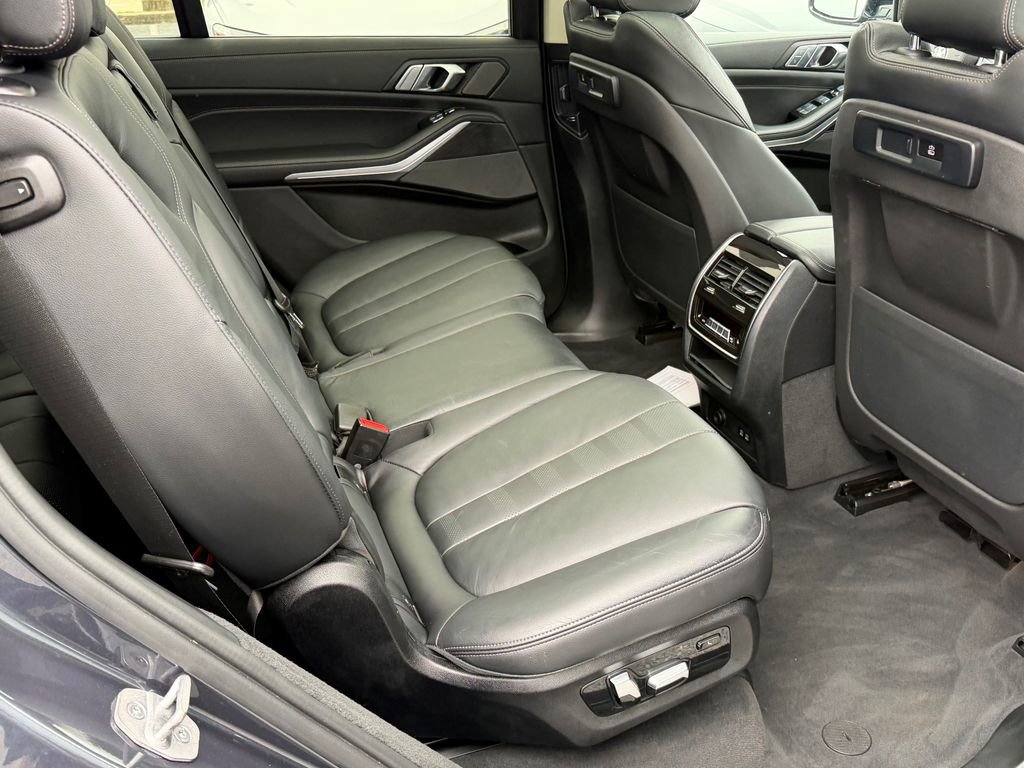 Used 2022 BMW X7 xDrive40i w/ Premium Package AWD/4WD image 17