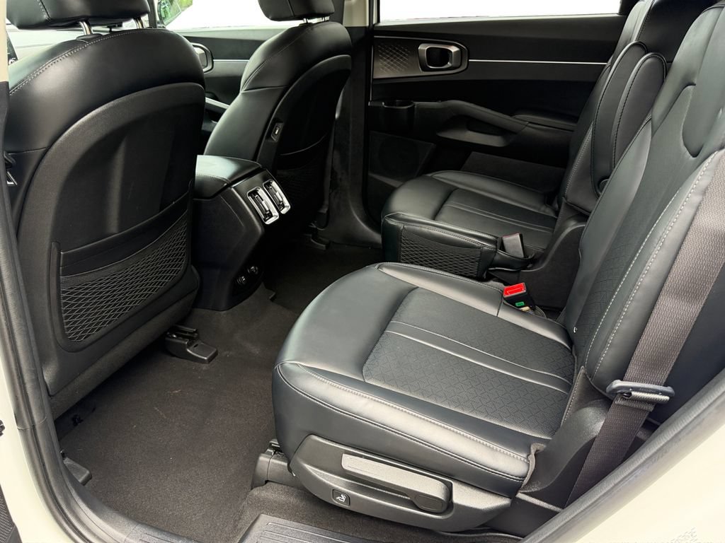 Certified 2023 Kia Sorento EX AWD/4WD image 13