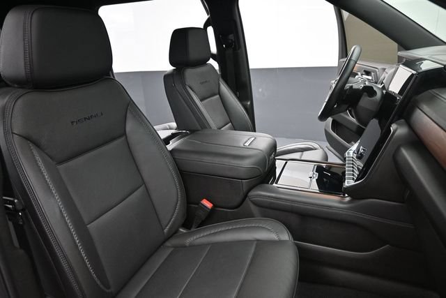 Used 2025 GMC Yukon XL Denali AWD/4WD image 22