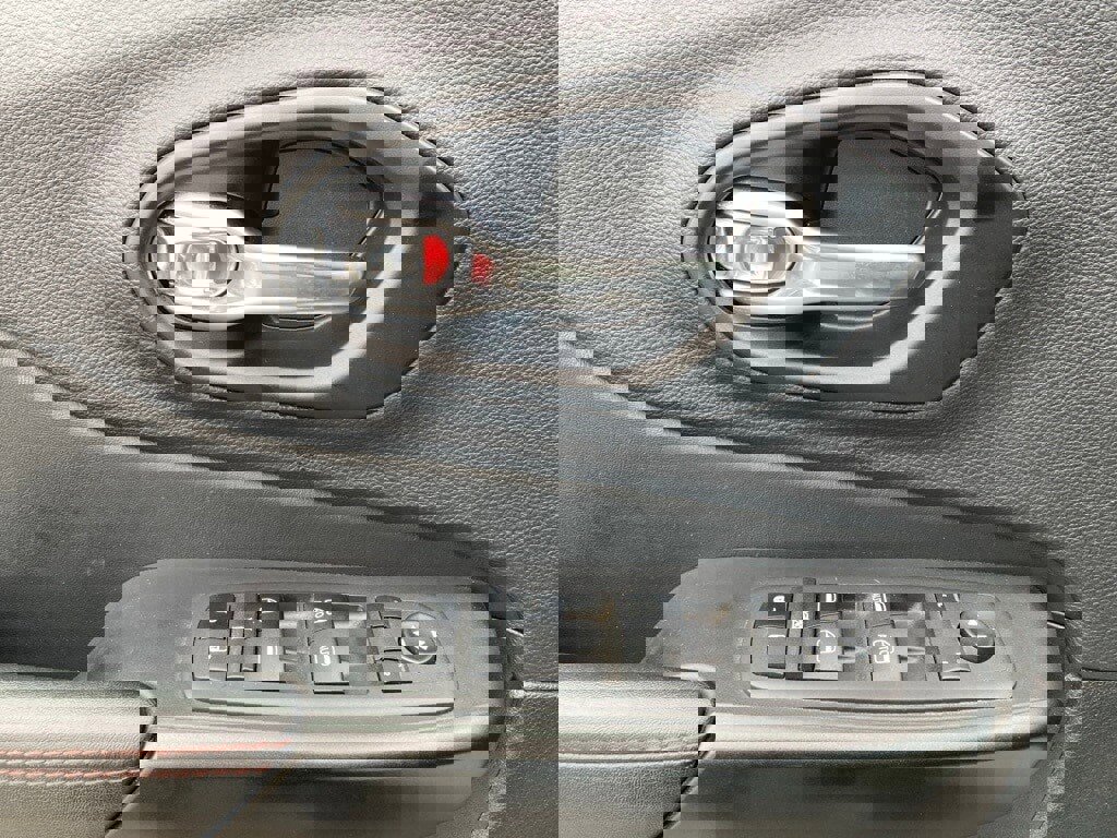 Used 2022 Jeep Cherokee Trailhawk image 12