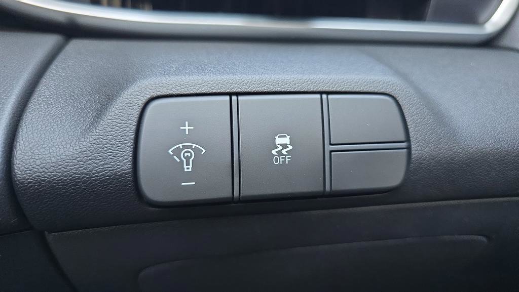 New 2026 Hyundai Elantra Limited FWD image 26