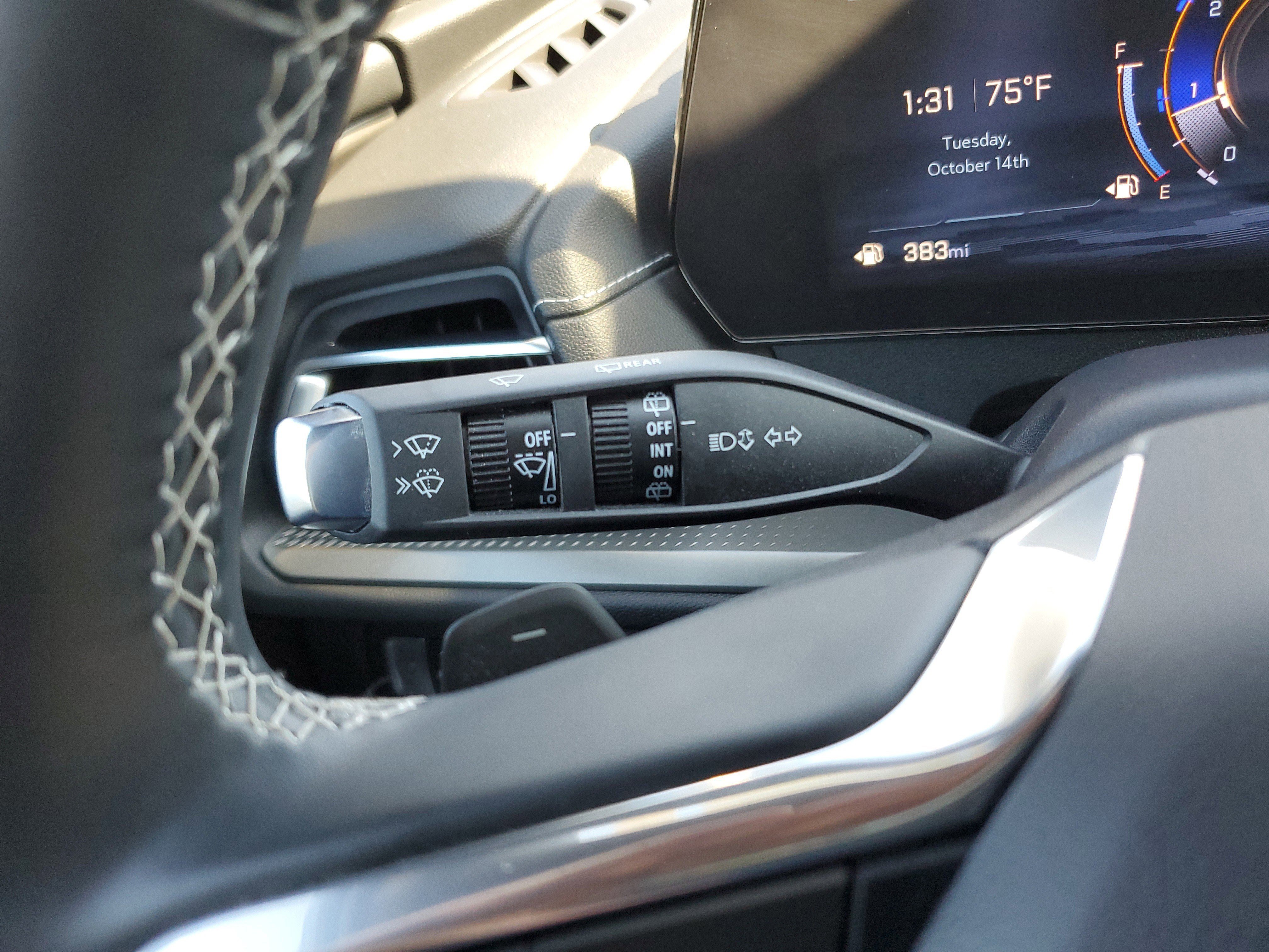 Used 2025 Chevrolet Traverse LT image 21