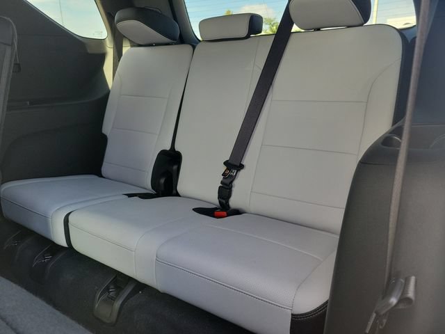 Used 2025 Chevrolet Traverse High Country FWD image 12