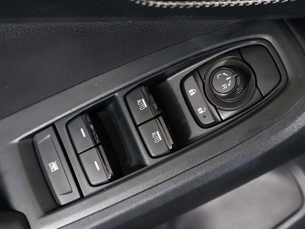 Used 2025 Subaru Crosstrek 2.0i Premium image 37