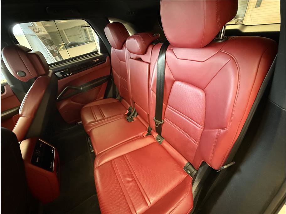 Used 2022 Porsche Cayenne E-Hybrid w/ Premium Plus Package image 37