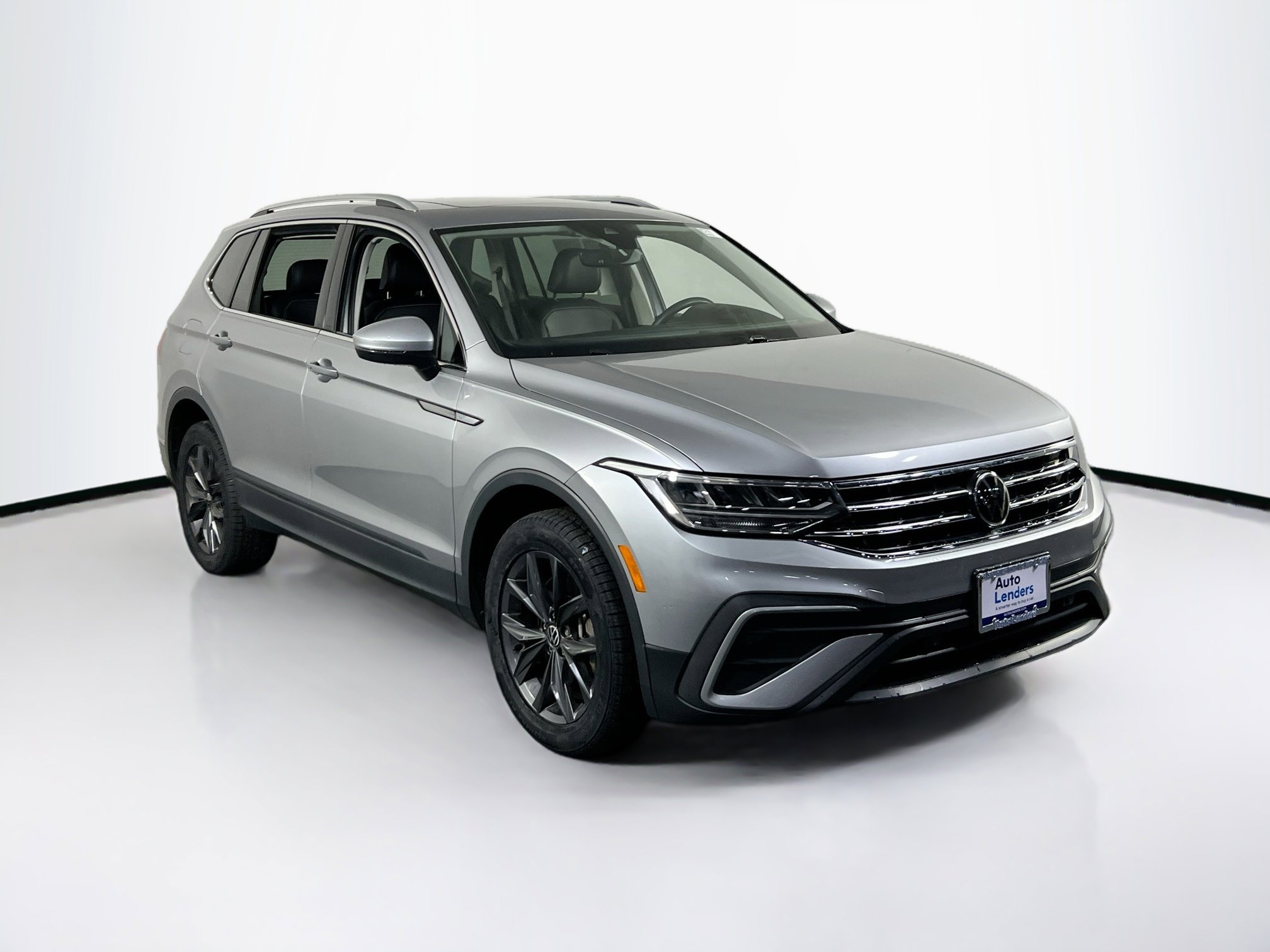 Used 2022 Volkswagen Tiguan SE AWD/4WD image 3