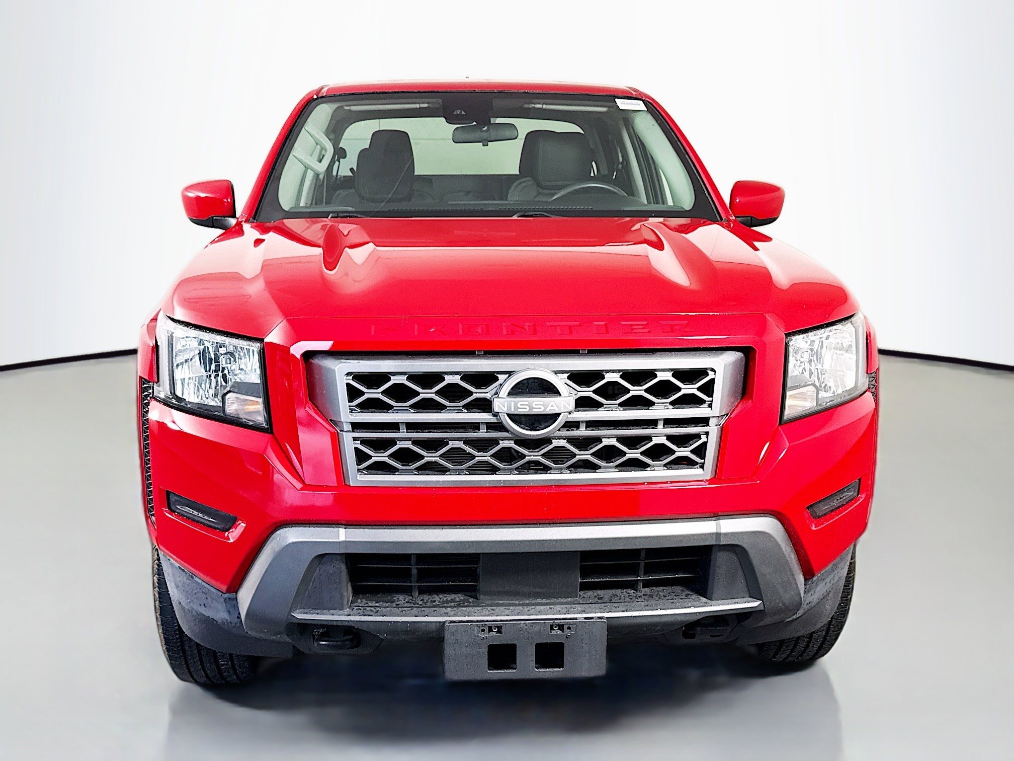 Used 2022 Nissan Frontier SV image 2