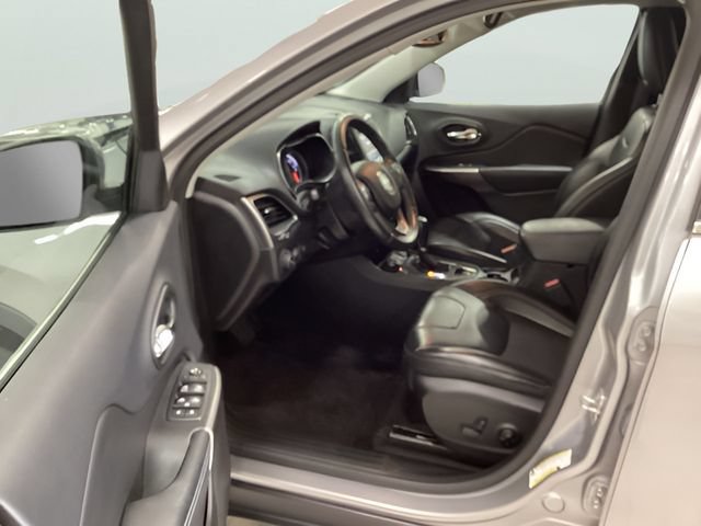 Used 2019 Jeep Cherokee Latitude Plus w/ Comfort/Convenience Group AWD/4WD image 9