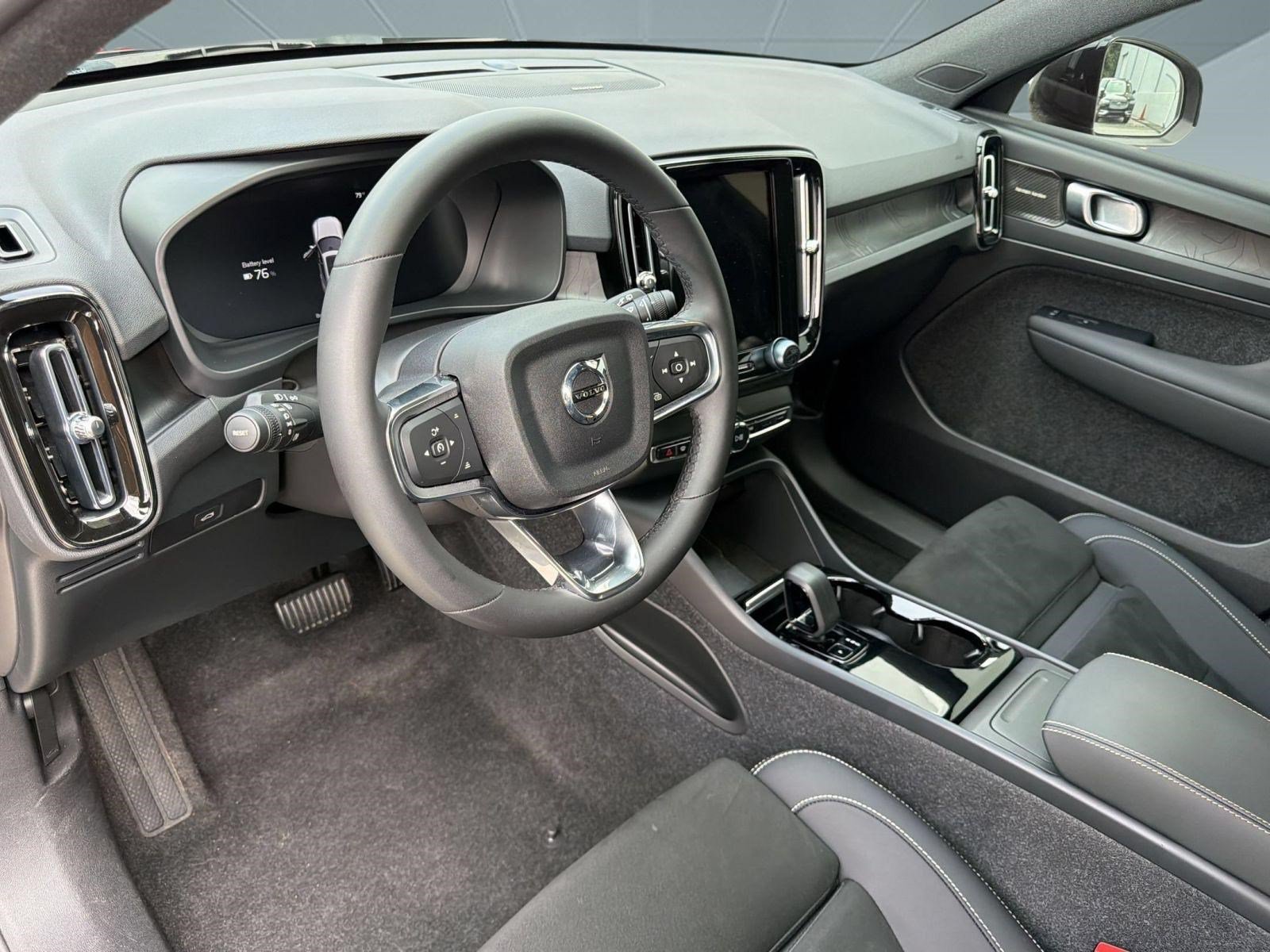 Used 2023 Volvo XC40 Recharge Ultimate AWD/4WD image 4