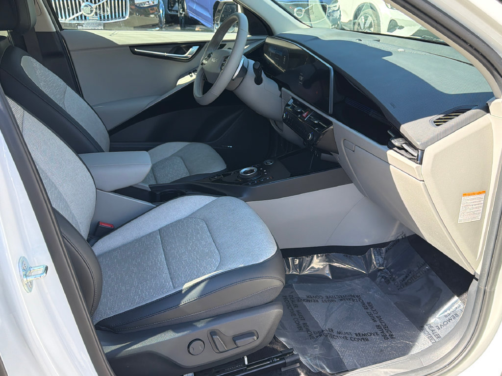 Used 2024 Kia Niro Wave w/ Wave Preserve Package FWD image 13