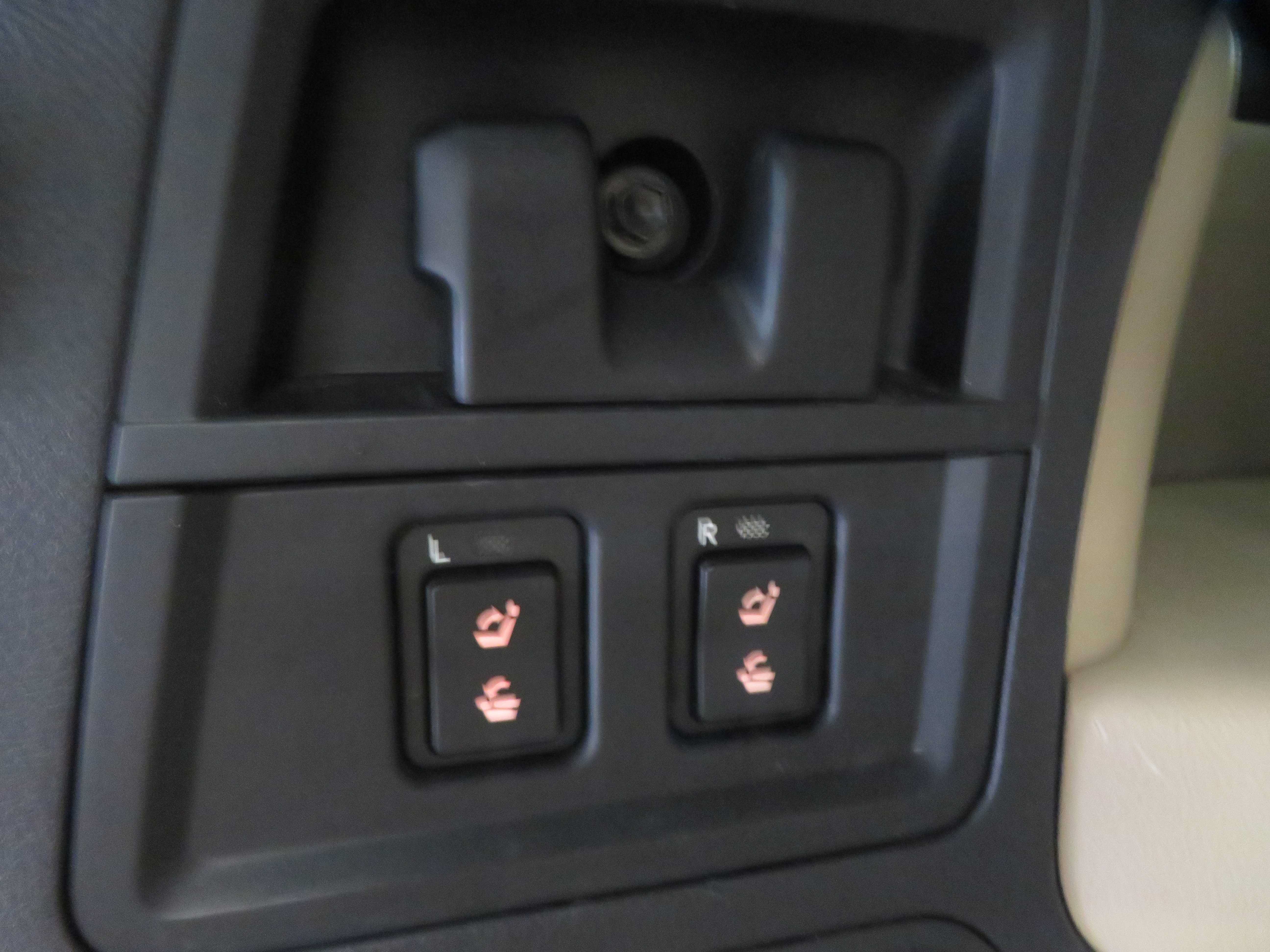 Used 2018 Toyota Sequoia Limited w/ Safety & Convenience Package AWD/4WD image 58