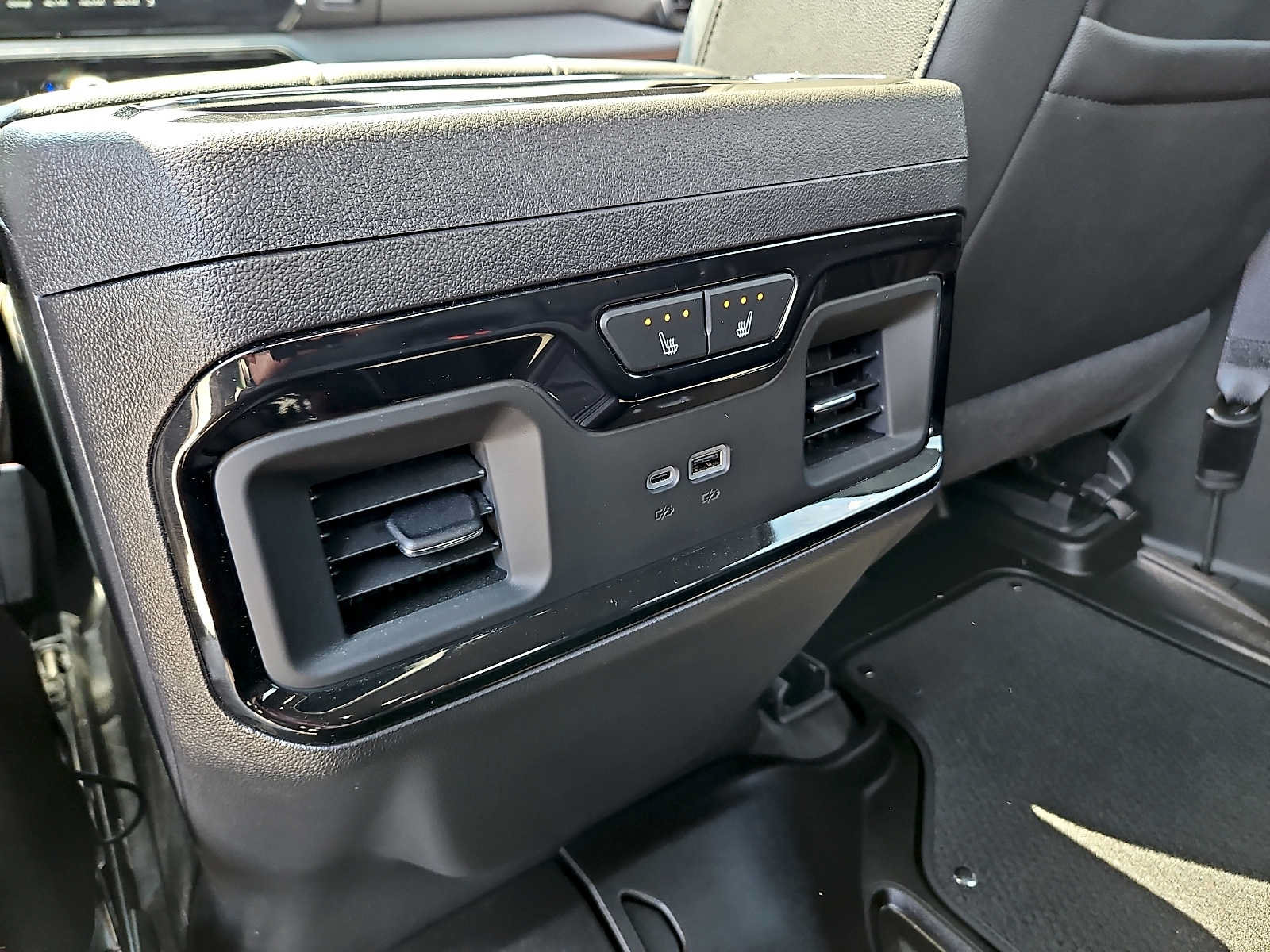Used 2024 GMC Sierra 1500 AT4 w/ Technology Package AWD/4WD image 11
