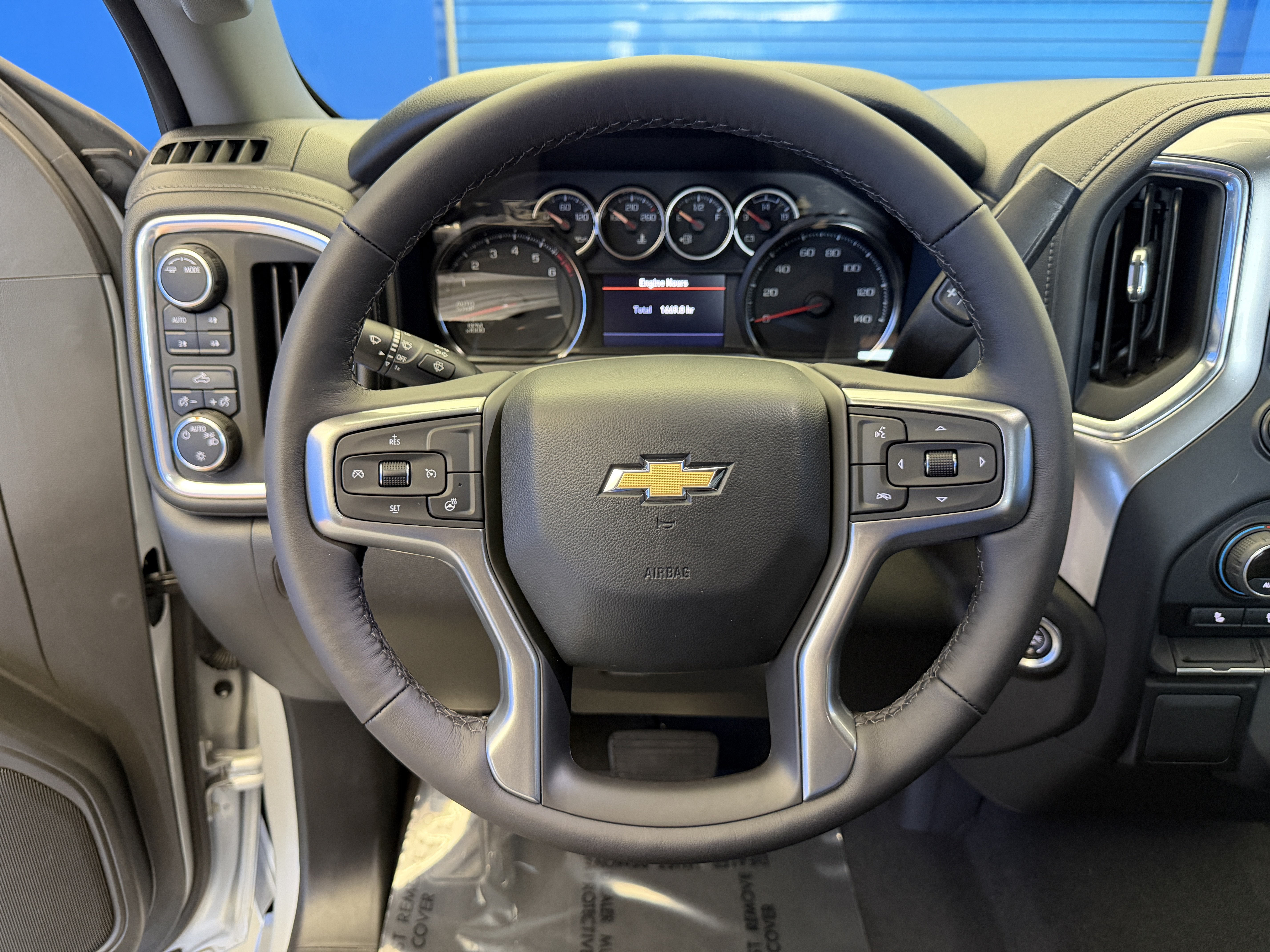Used 2022 Chevrolet Silverado 1500 LT AWD/4WD image 15