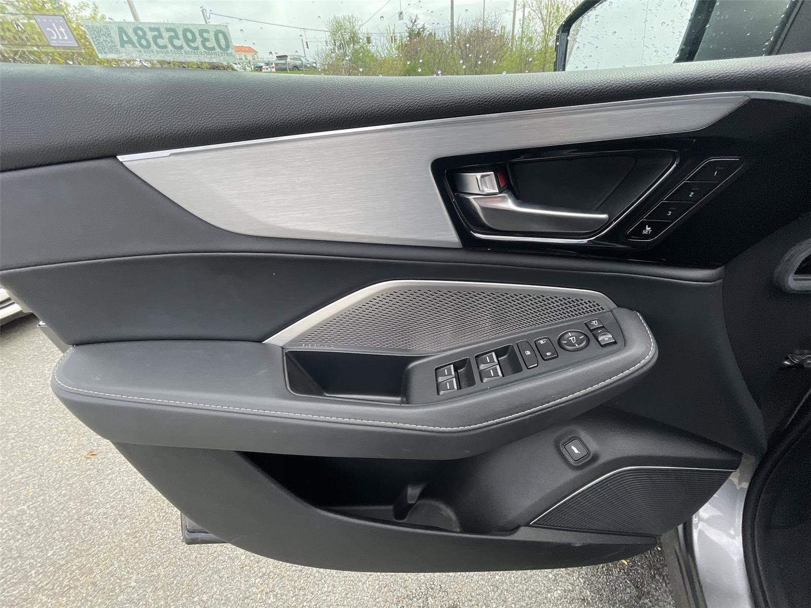 Used 2023 Acura MDX SH-AWD w/ Technology Package image 12