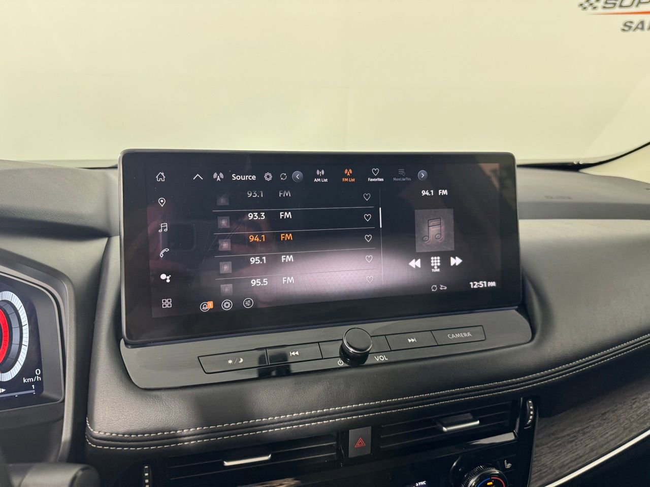 Used 2025 Nissan Rogue Platinum image 18