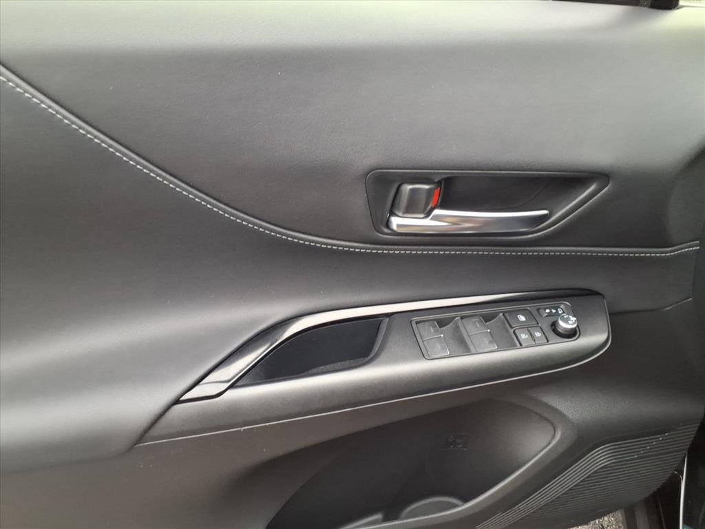 Used 2022 Toyota Venza LE image 15