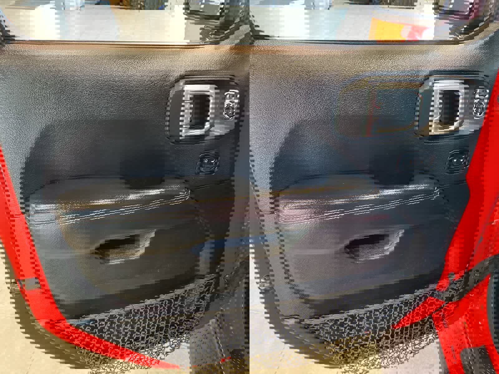 Used 2018 Jeep Wrangler Unlimited Sahara w/ Uconnect 4C Nav & Sound Group image 17