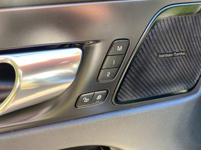 Used 2019 Volvo XC60 T5 R-Design FWD image 14