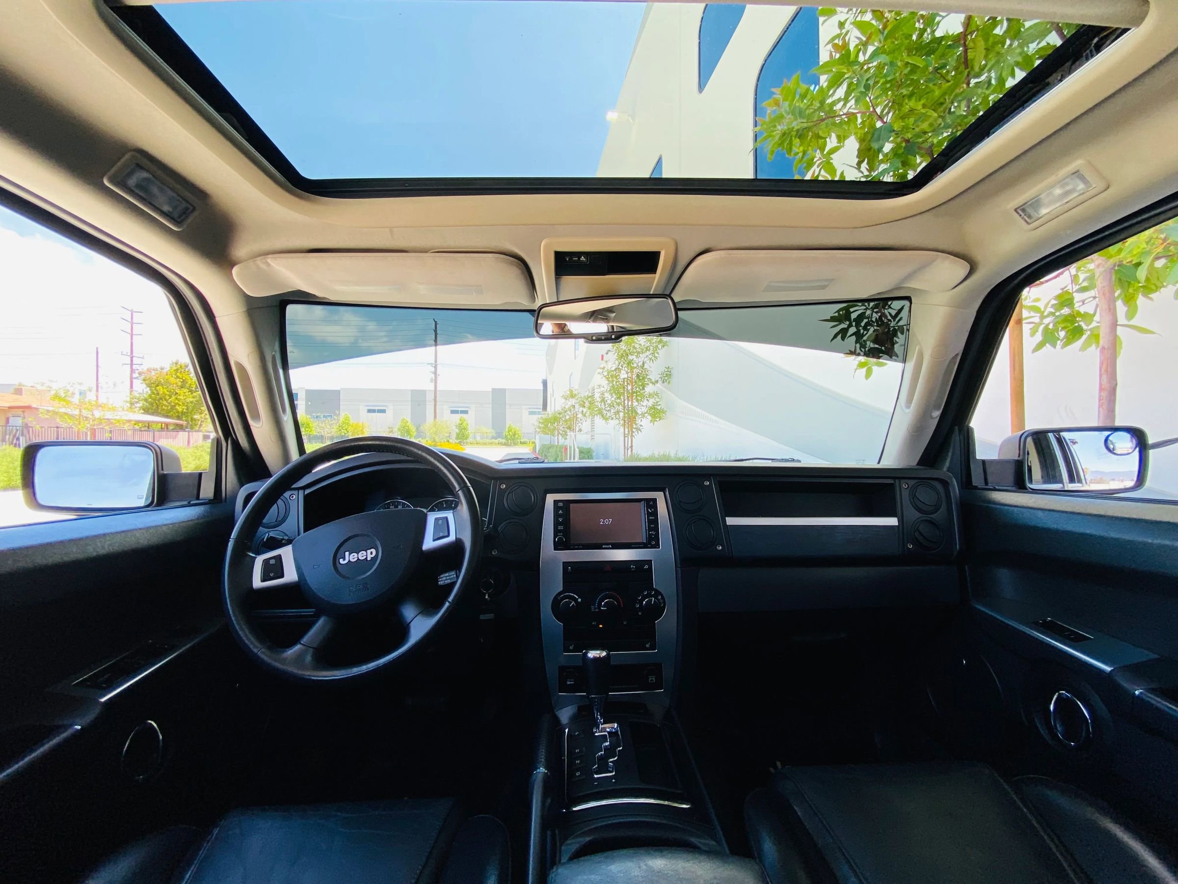 Used 2010 Jeep Commander Sport w/ Sun/Sound Group RWD image 26