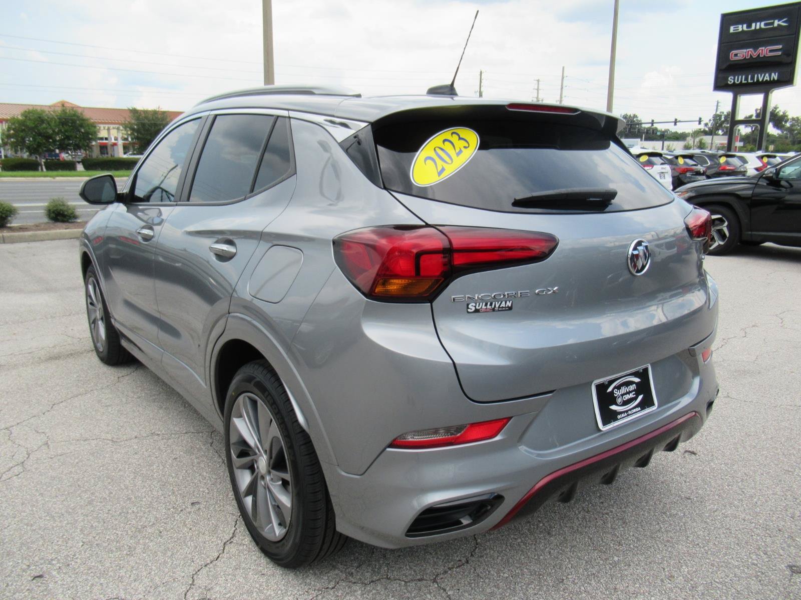 Used 2023 Buick Encore GX Select w/ Sport Touring Package FWD image 5