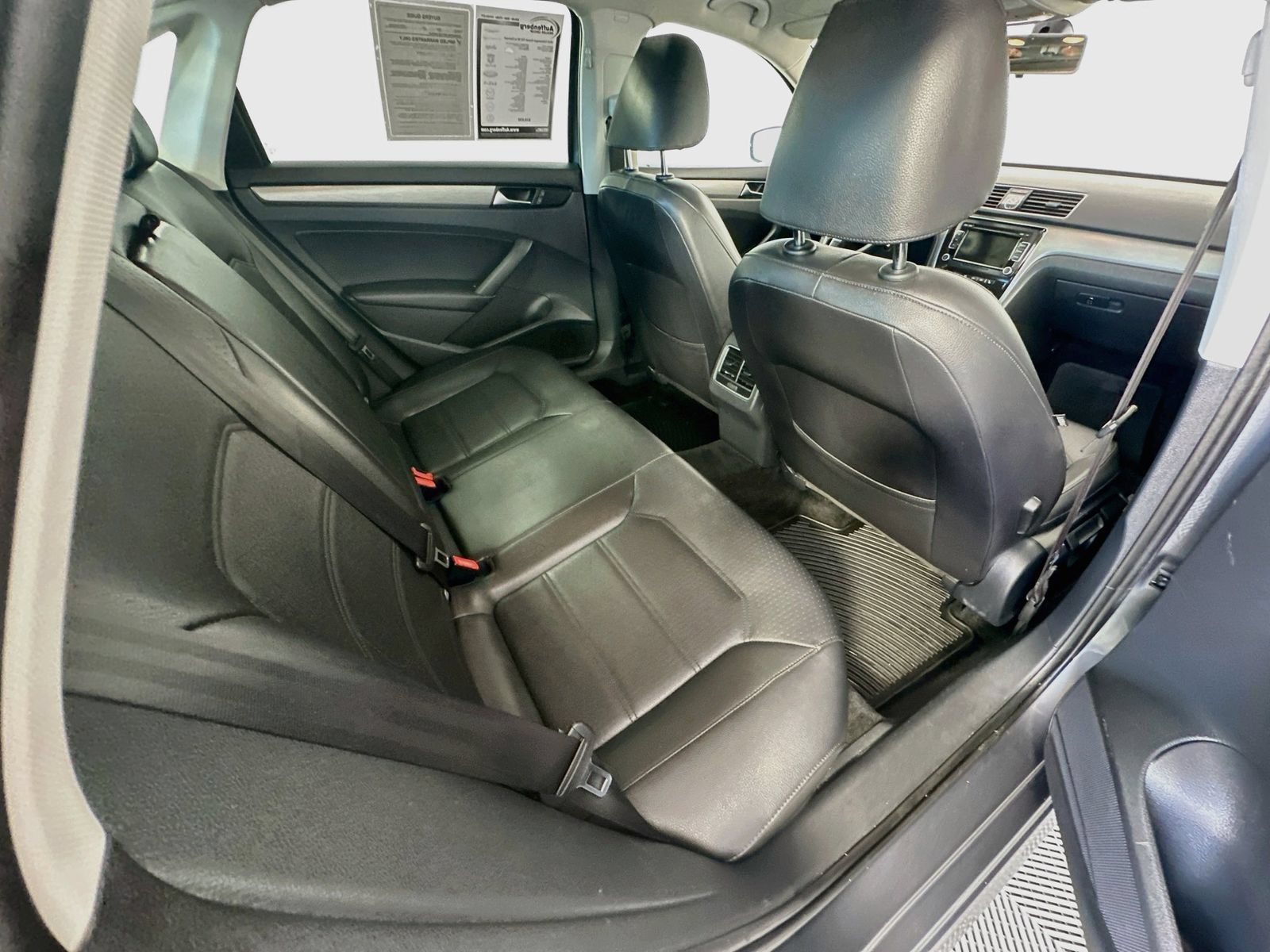 Used 2015 Volkswagen Passat TDI SE FWD image 25