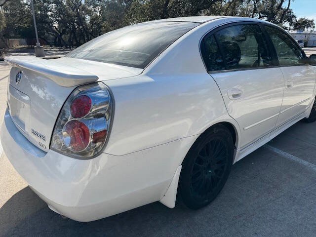 Used 2005 Nissan Altima 3.5 SE w/ (V01) Leather Pkg FWD image 10