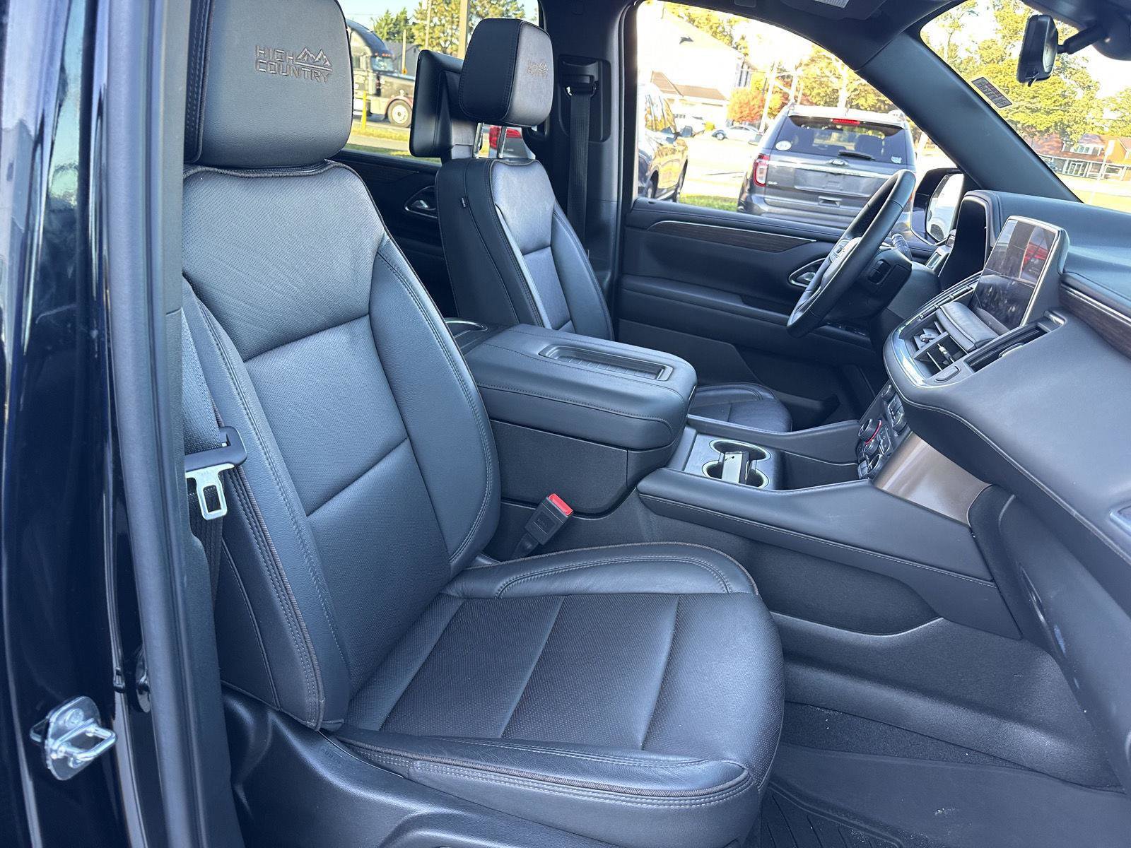 Used 2023 Chevrolet Suburban High Country image 35