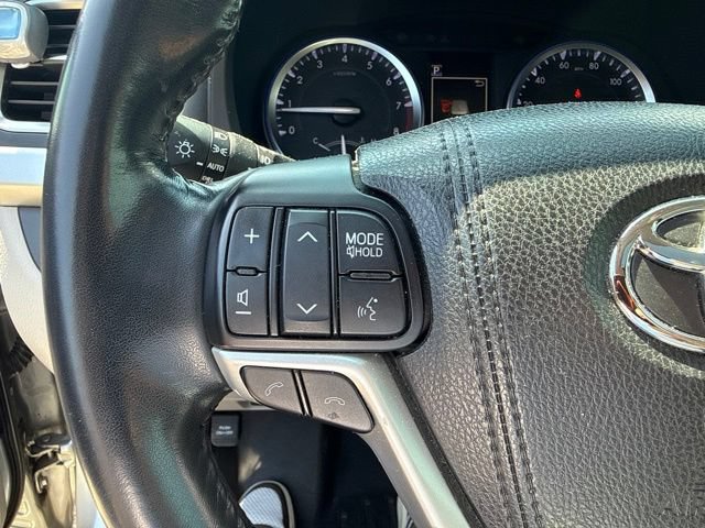 Used 2018 Toyota Highlander XLE FWD image 12