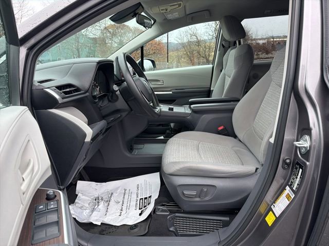Used 2021 Toyota Sienna LE image 13