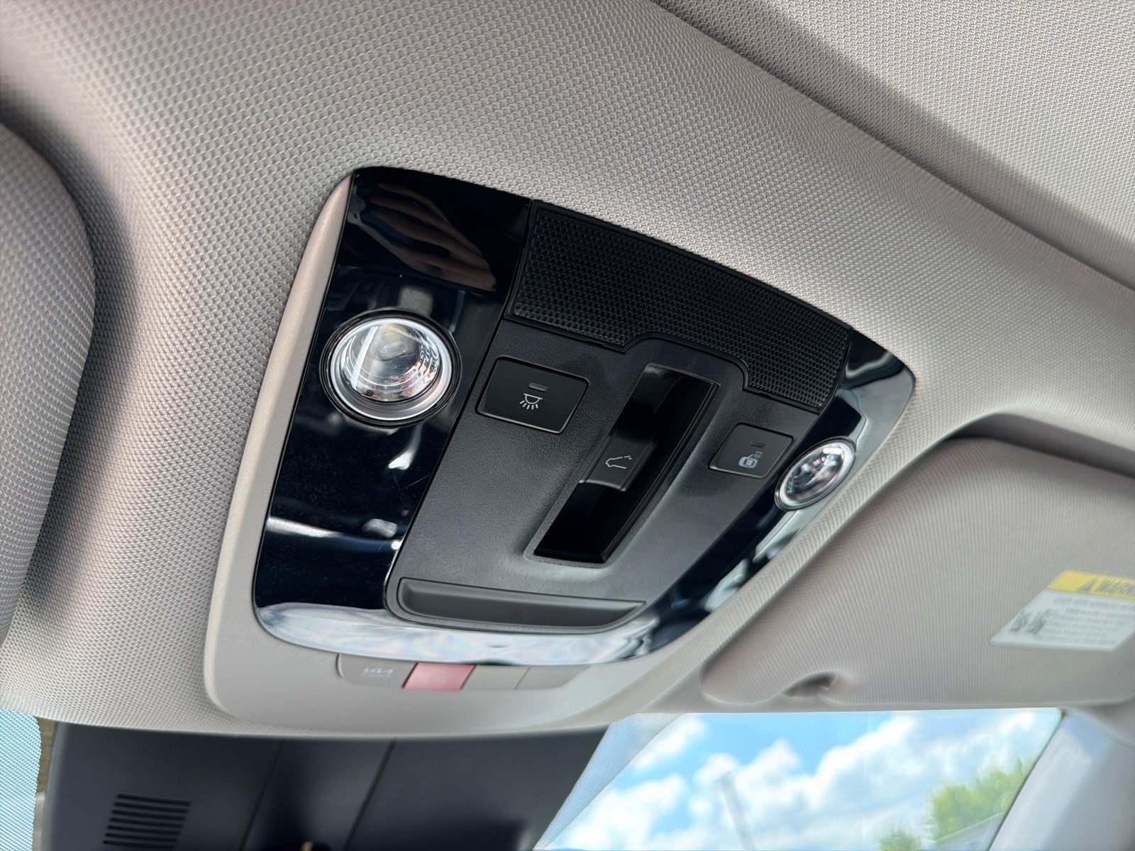 Certified 2025 Kia Sorento EX w/ Panoramic Sunroof Package FWD image 30