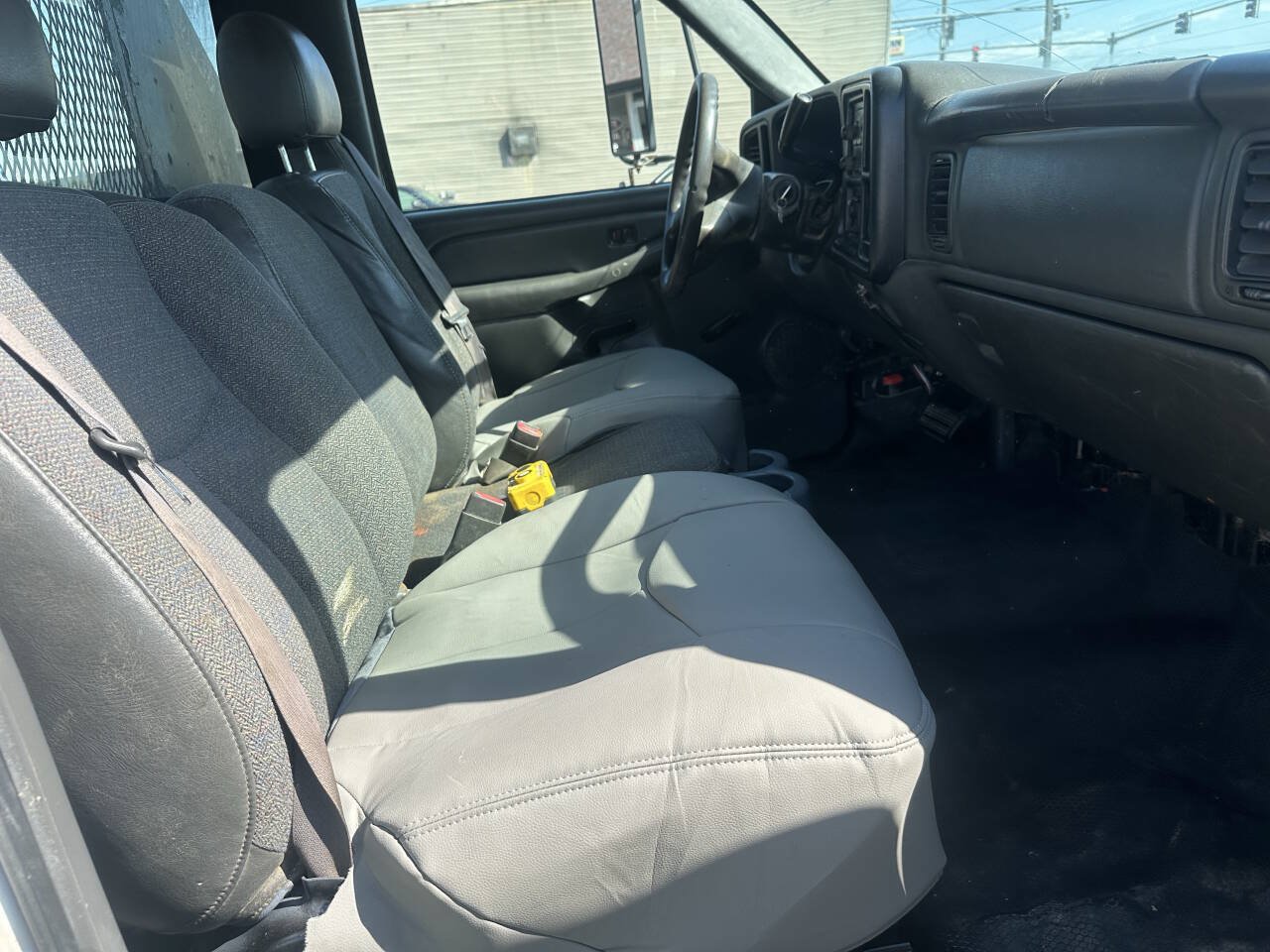 Used 2005 Chevrolet Silverado 3500 2WD Regular Cab image 15