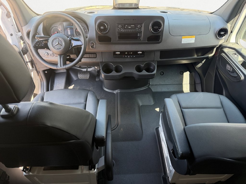 New 2025 Mercedes-Benz Sprinter 2500 image 9