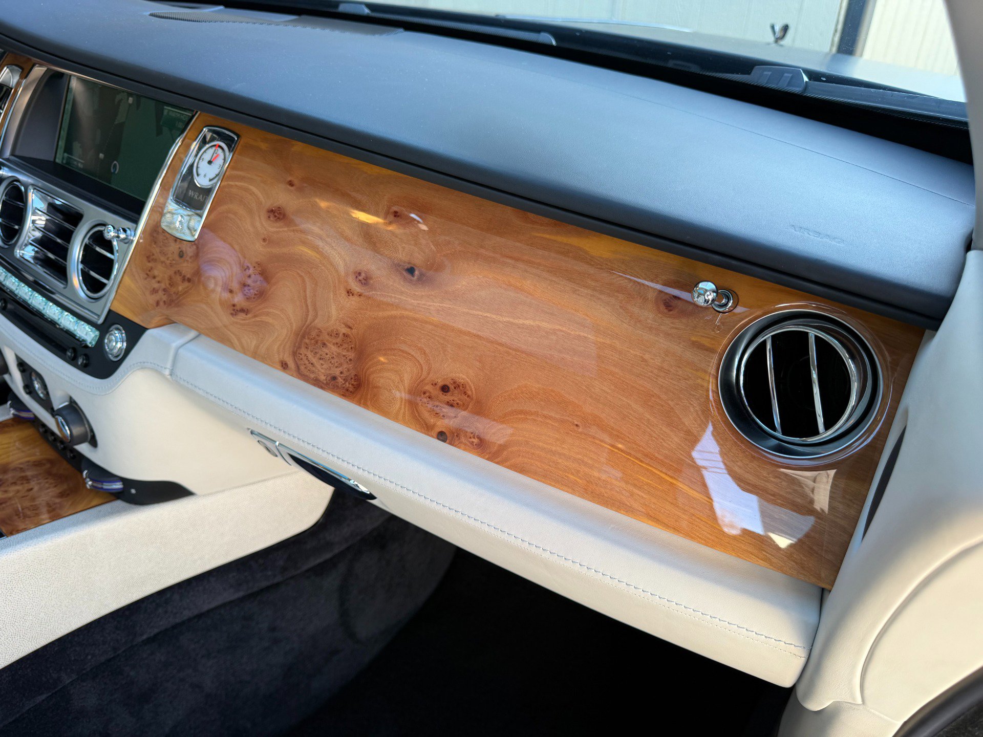 Used 2014 Rolls-Royce Wraith image 20