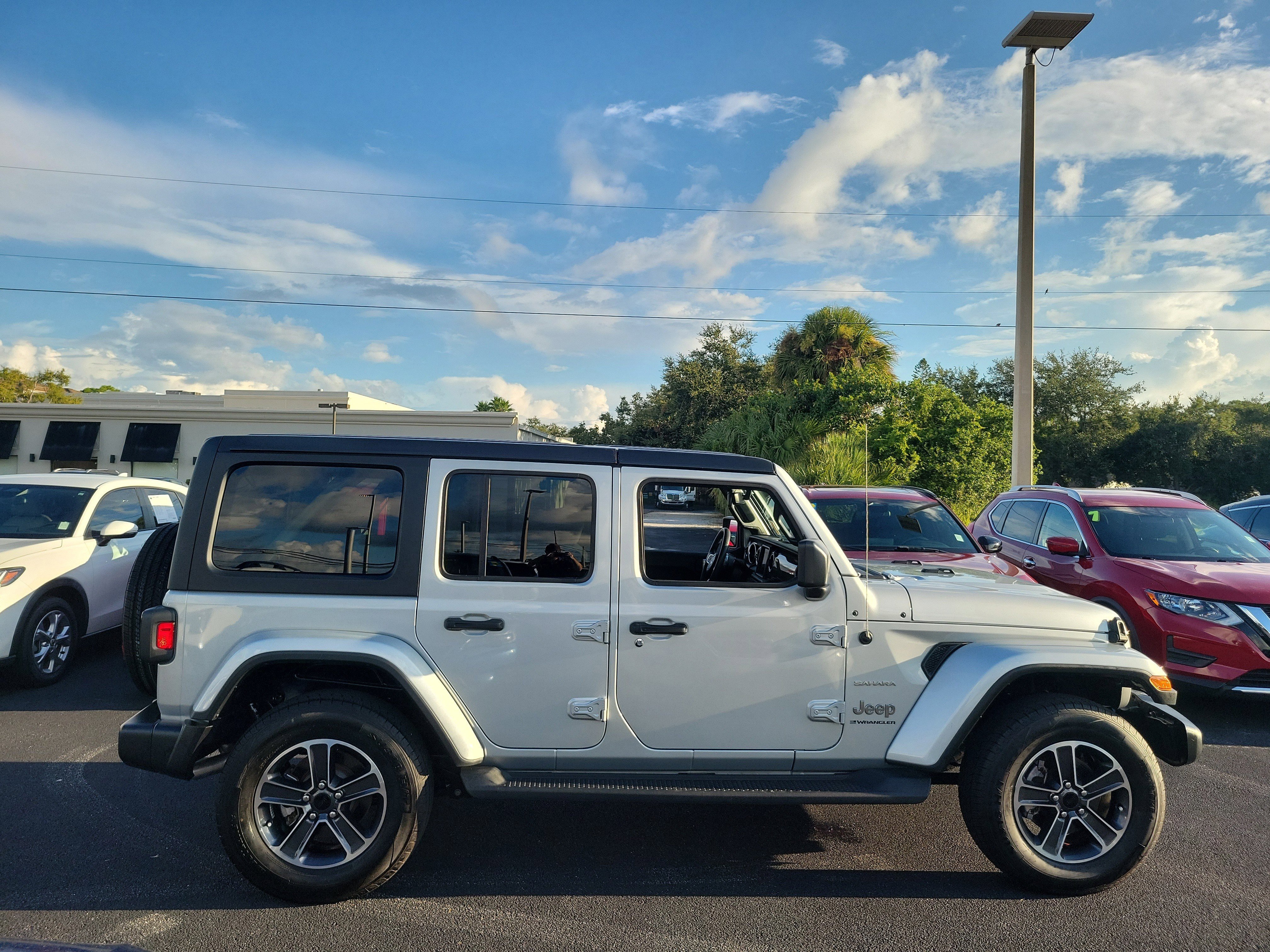 Used 2023 Jeep Wrangler Sahara image 7