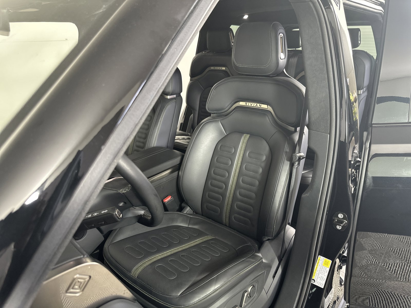 Used 2022 Rivian R1S Launch Edition image 19