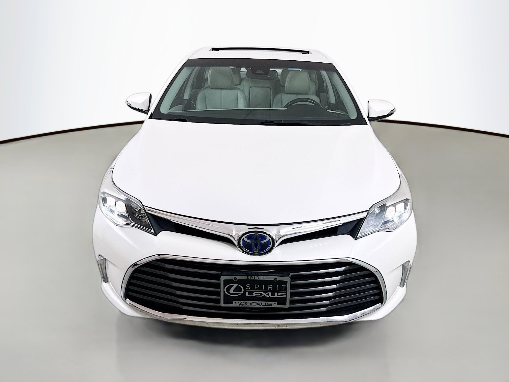 Used 2018 Toyota Avalon Limited image 2