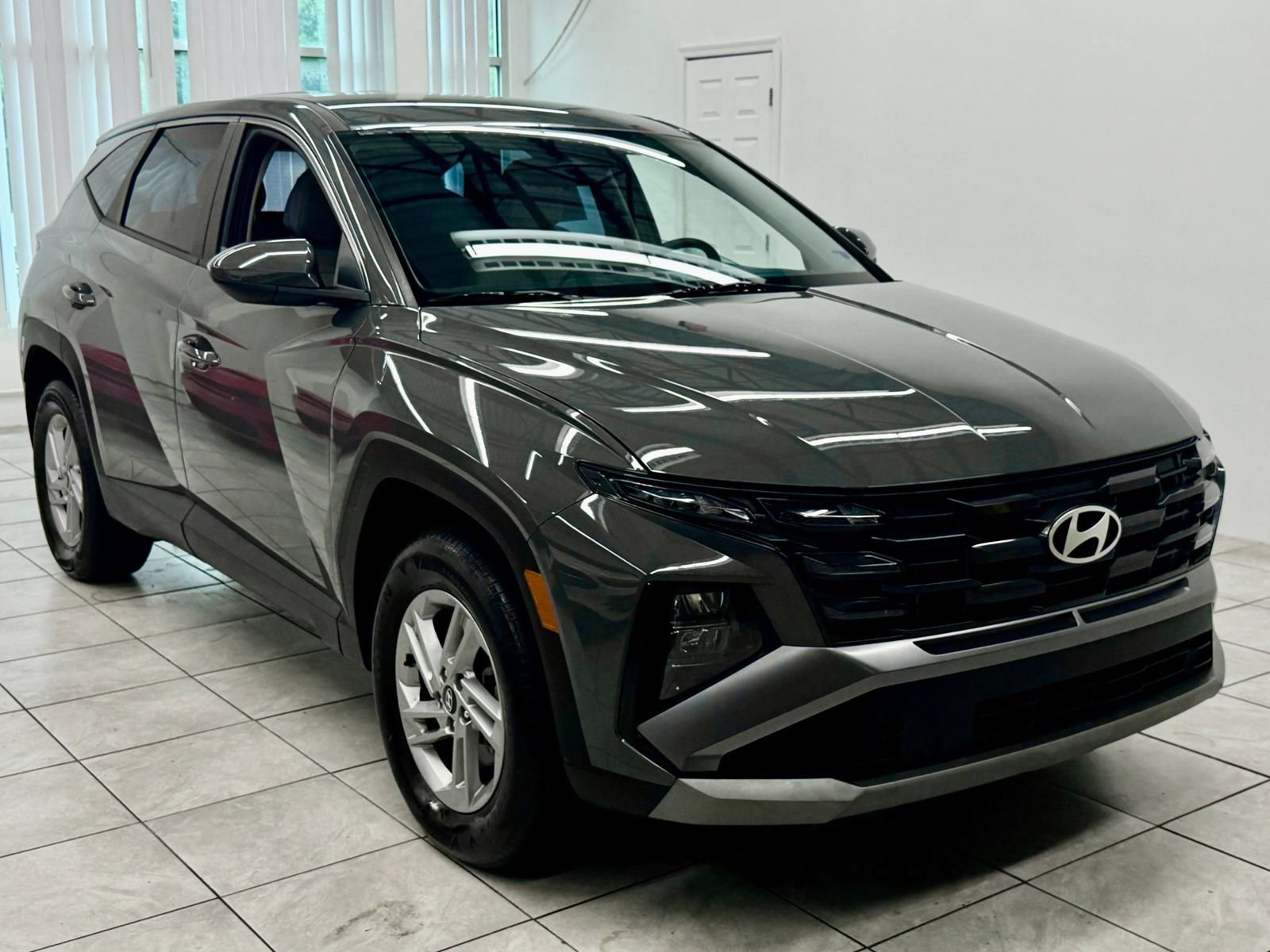 Used 2025 Hyundai Tucson SE AWD/4WD image 1